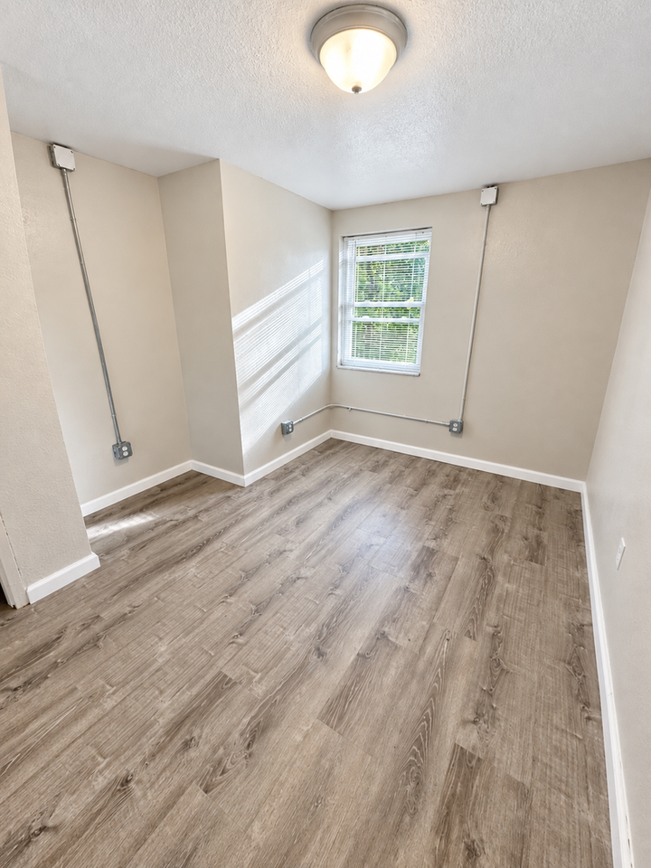 618 Versailles Ave - Photo 7 of 12