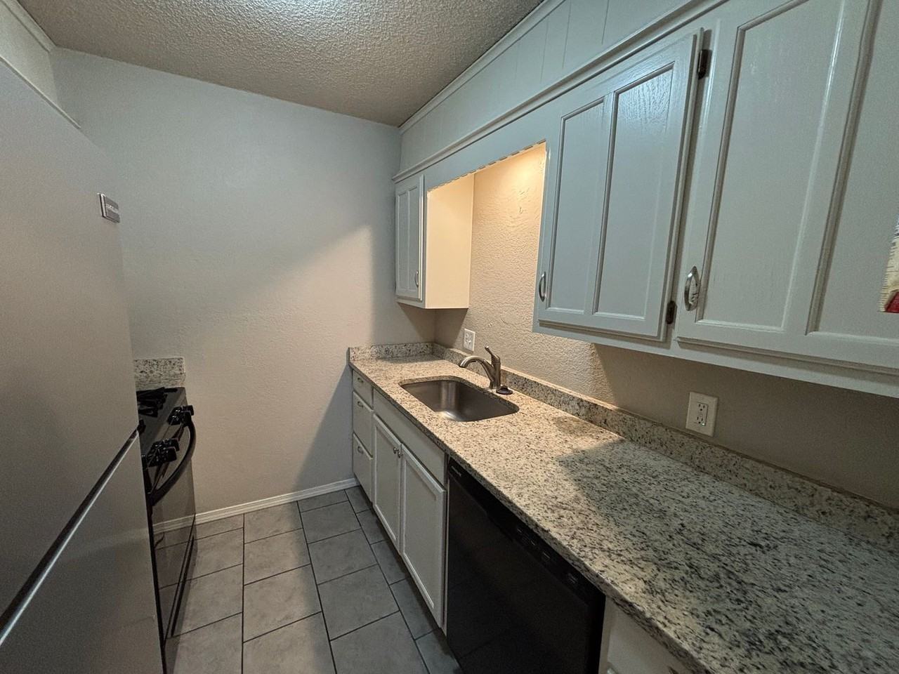 4426 S Union Ave - Photo 4 of 13