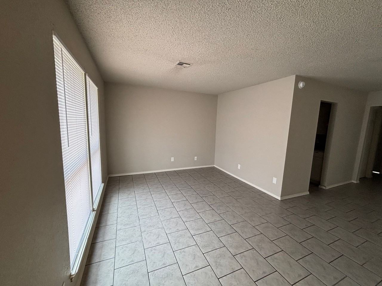4426 S Union Ave - Photo 6 of 13