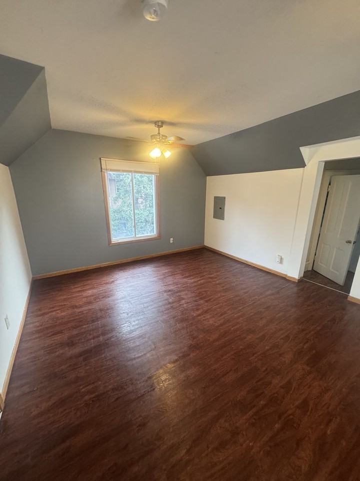 620 11th Ave Se - Photo 2 of 6
