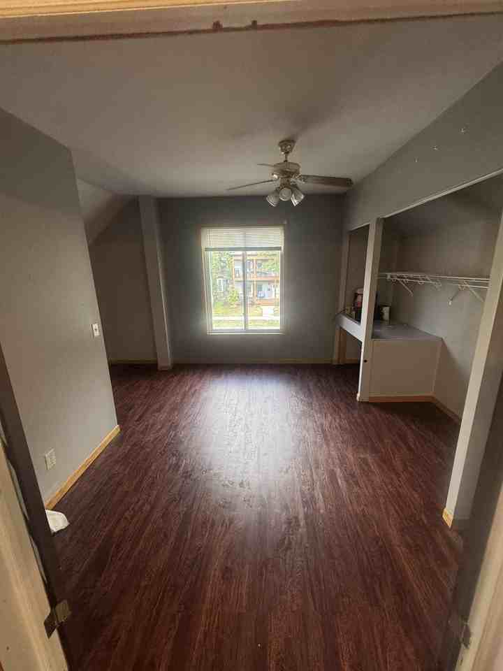 620 11th Ave Se - Photo 4 of 6