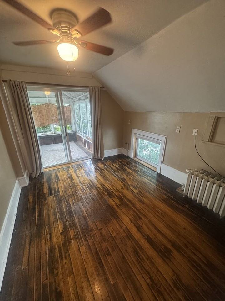 620 11th Ave Se - Photo 5 of 6
