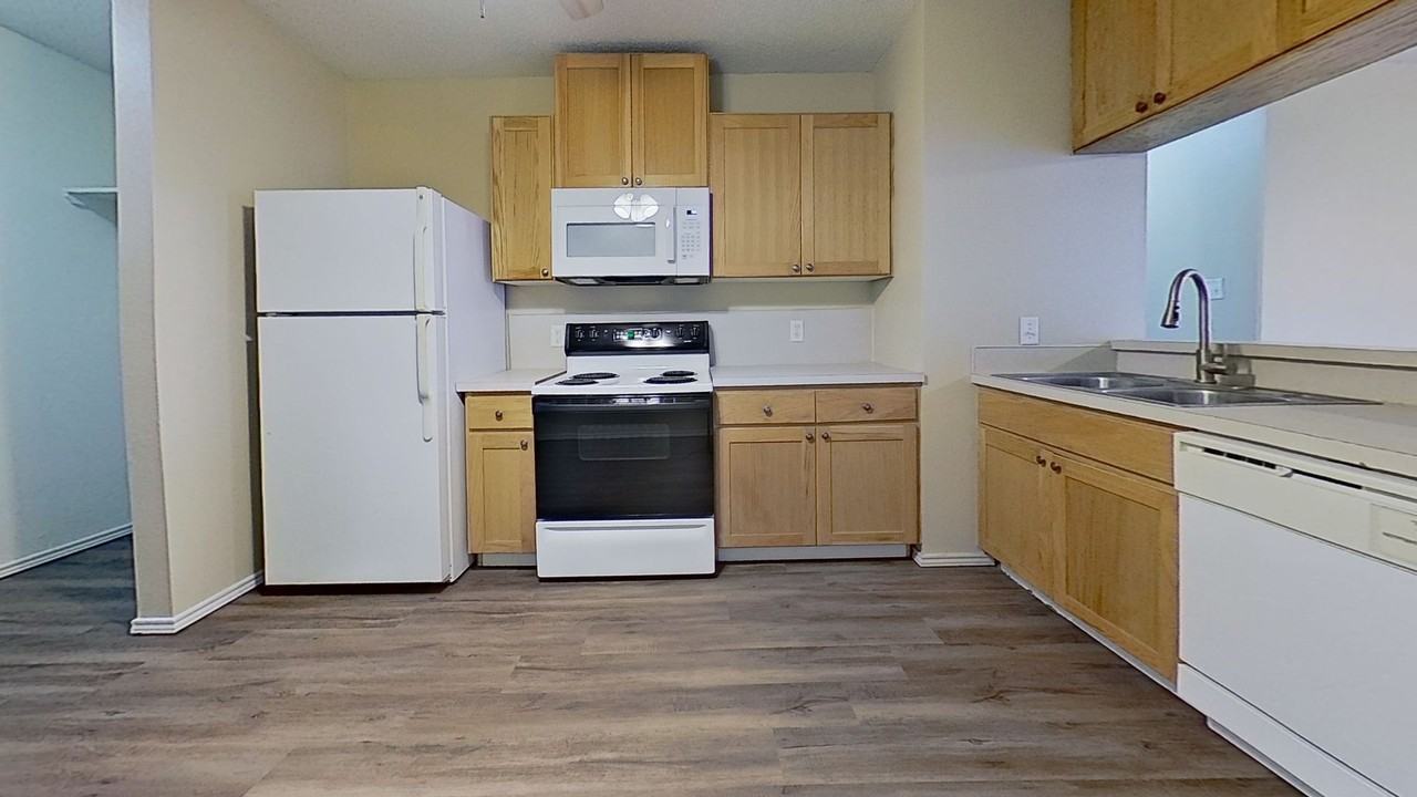Autumn Ridge 2 BR/2 BA - Photo 7 of 33