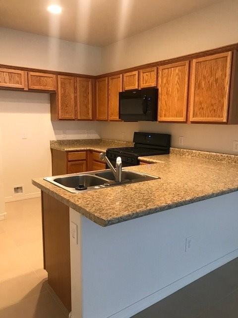 1655 Entrada Dr - Photo 3 of 7