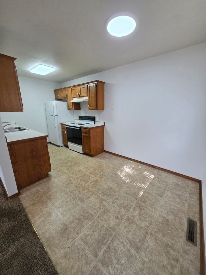 1221 Peters Ave - Photo 5 of 15
