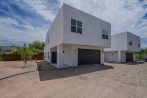 featured image of 830 E 7th St