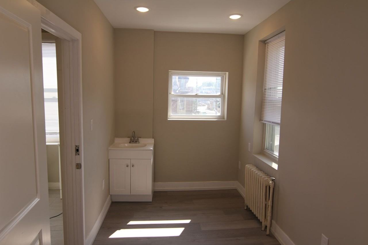 4903 Penn St - Photo 3 of 8
