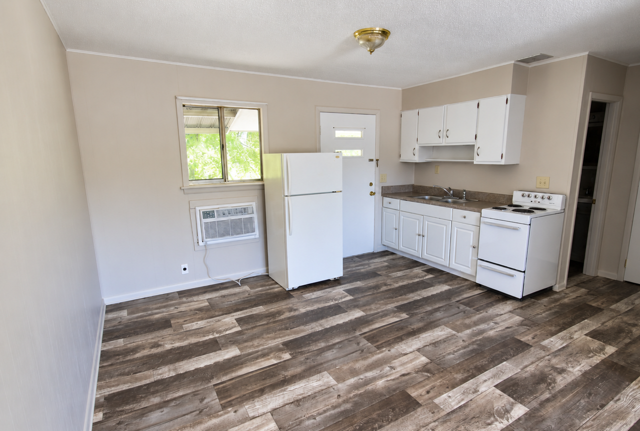 568 Julian Rd - Photo 3 of 9