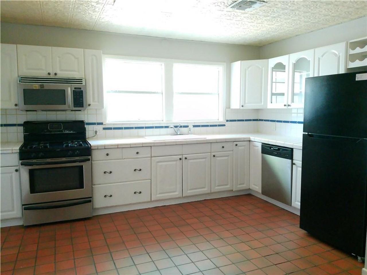 522 Pasadena Pl - Photo 7 of 19