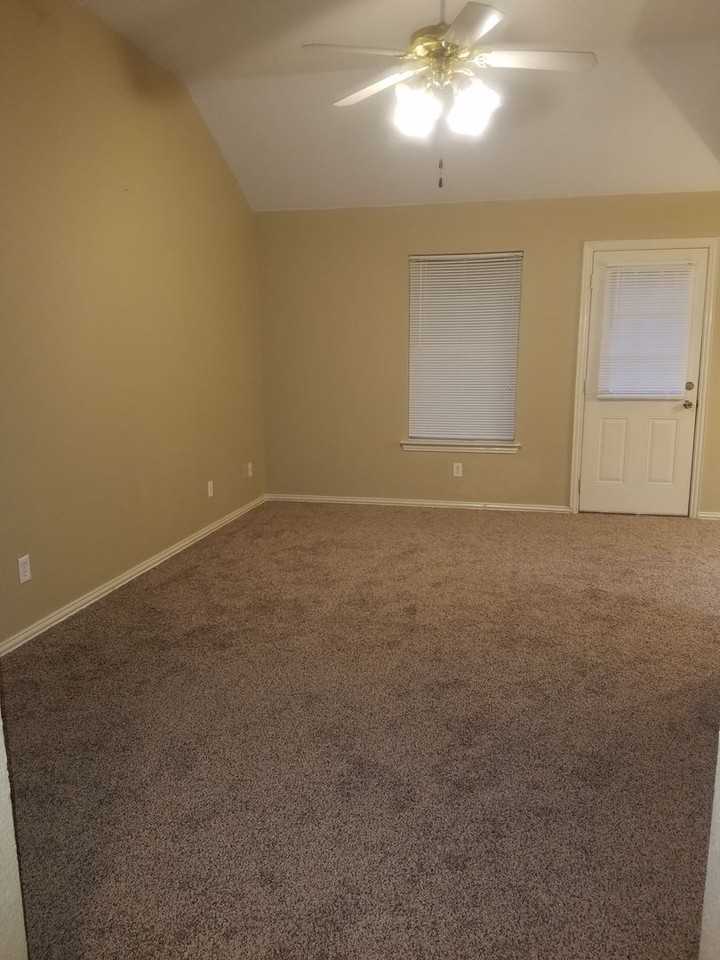 120 Liesa St - Photo 2 of 8