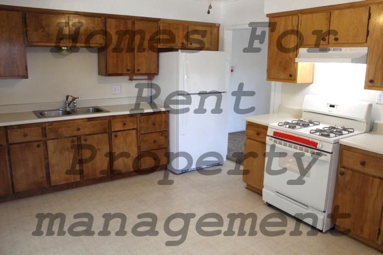 823 N Division St - Photo 4 of 11