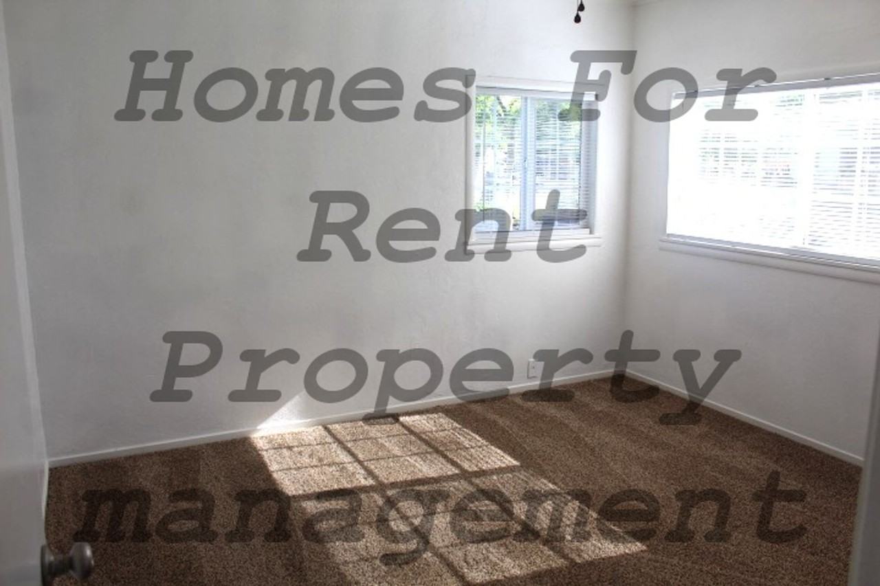 823 N Division St - Photo 6 of 11