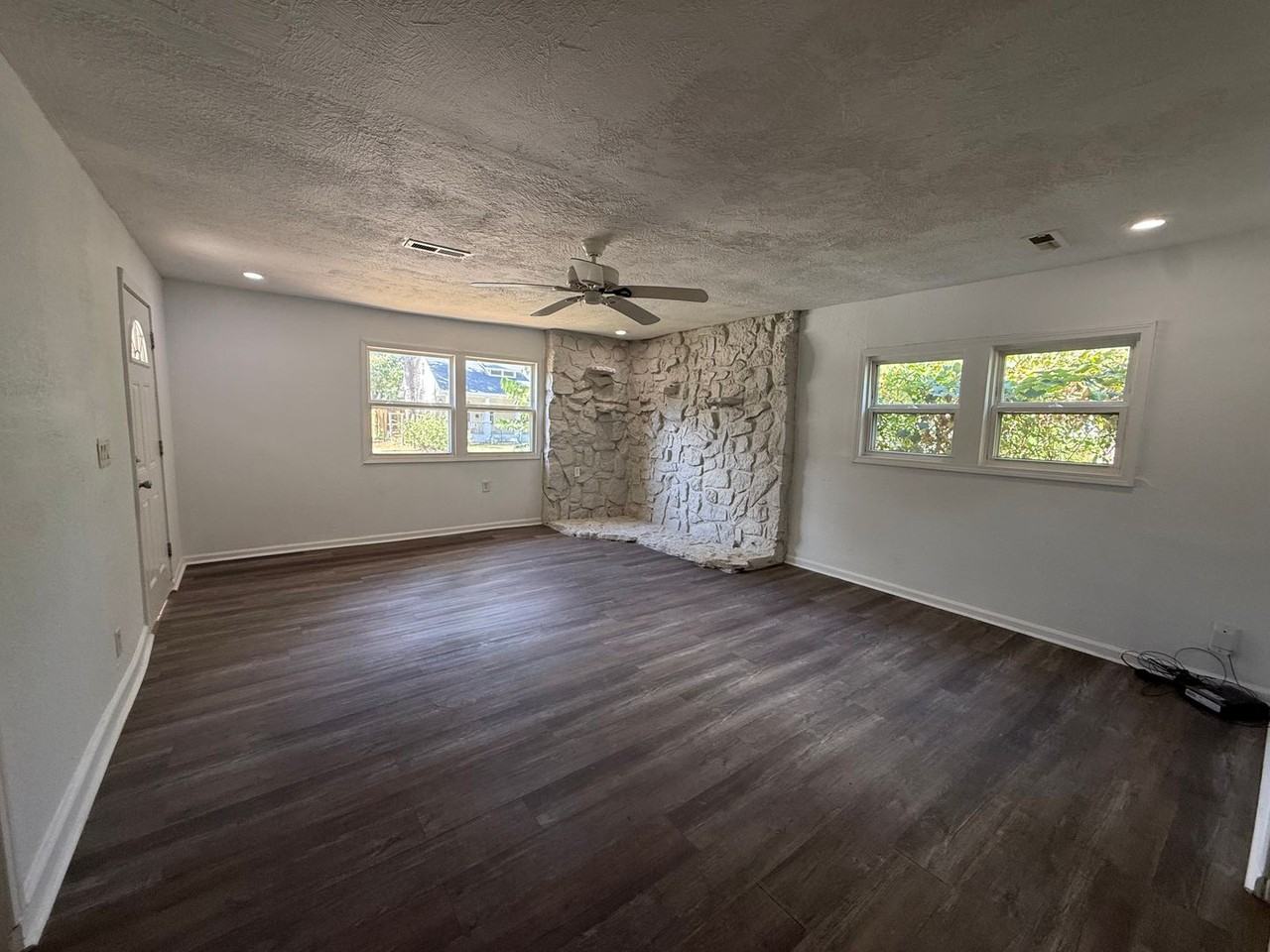 1438 N Brown Ave - Photo 2 of 12