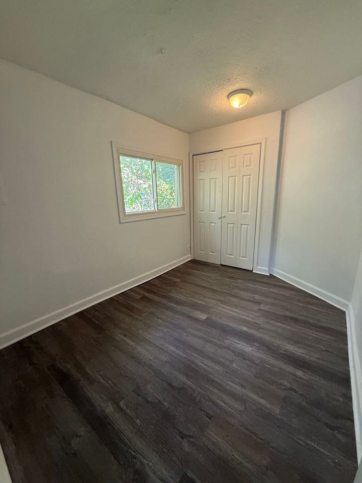 1438 N Brown Ave - Photo 4 of 12