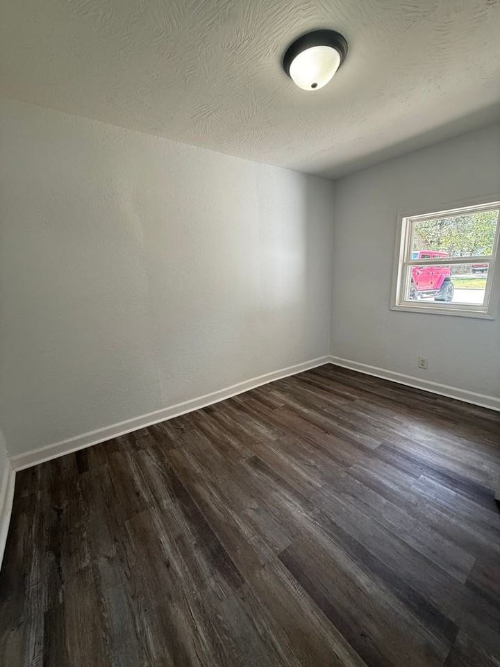 1438 N Brown Ave - Photo 5 of 12