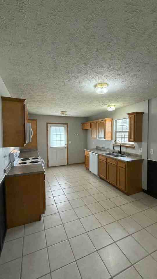 3837 S Timbercreek Ave - Photo 4 of 13