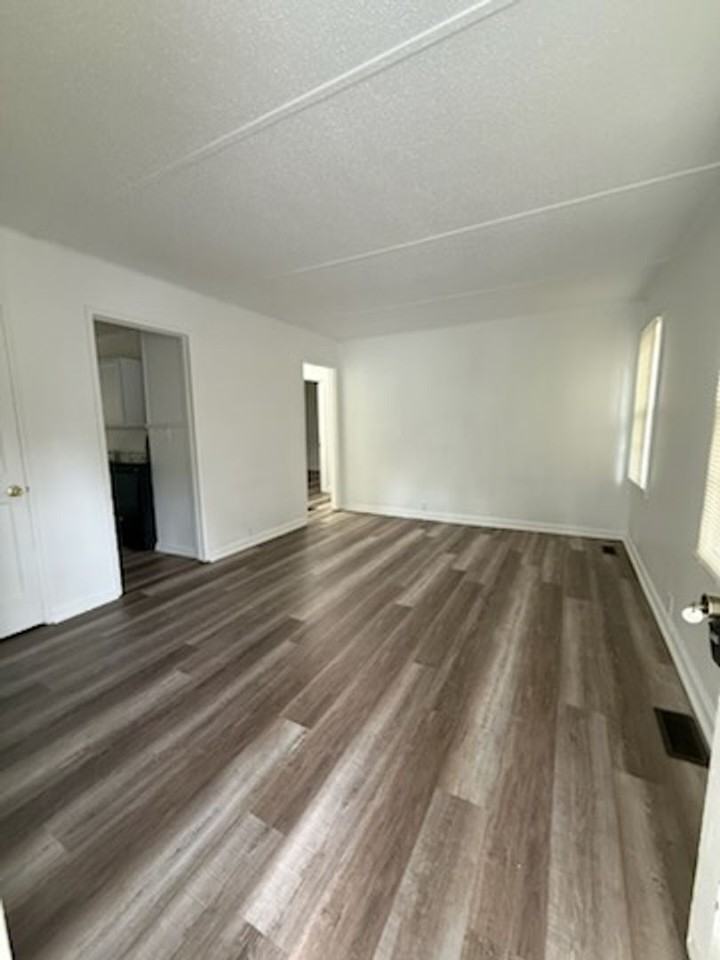 853 Congaree Dr - Photo 2 of 11