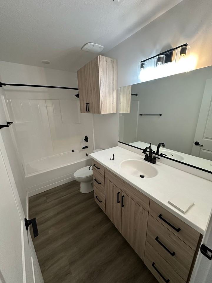 881 S 25 E - Photo 3 of 19