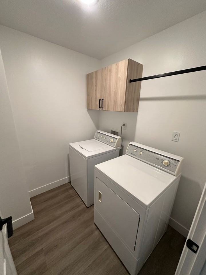 881 S 25 E - Photo 4 of 19