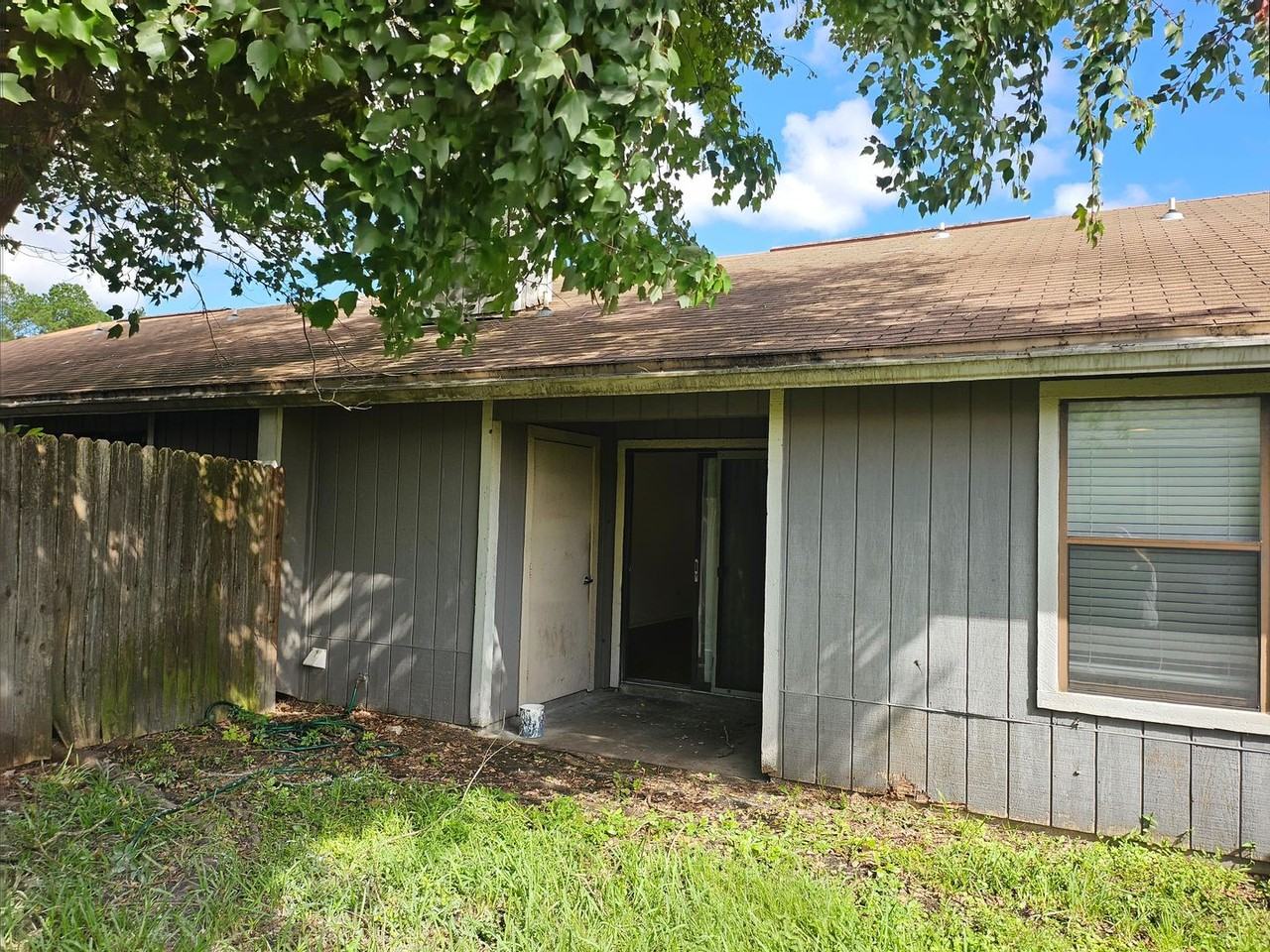 1338 Delaware Pl #B - Photo 2 of 15