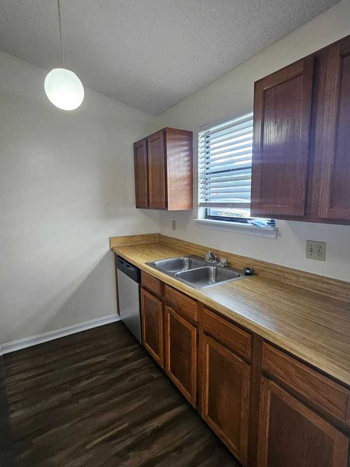 1338 Delaware Pl #B - Photo 4 of 15