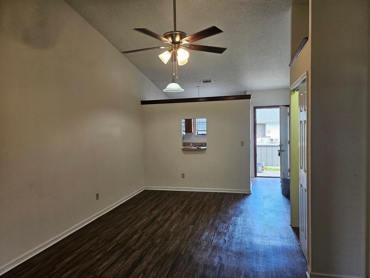 1338 Delaware Pl #B - Photo 5 of 15