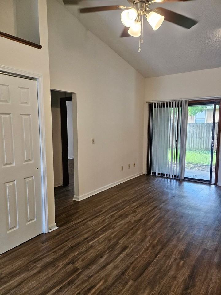 1338 Delaware Pl #B - Photo 6 of 15