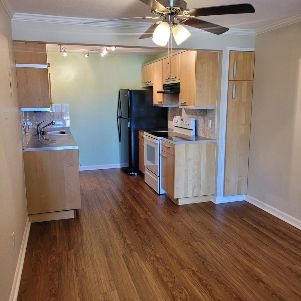 8747 Phinney Ave N - Photo 5 of 19
