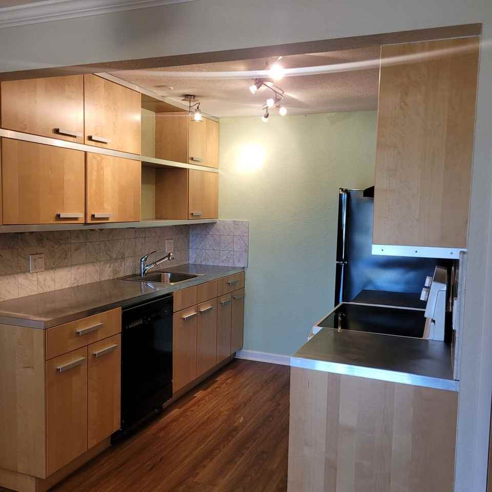 8747 Phinney Ave N - Photo 6 of 19