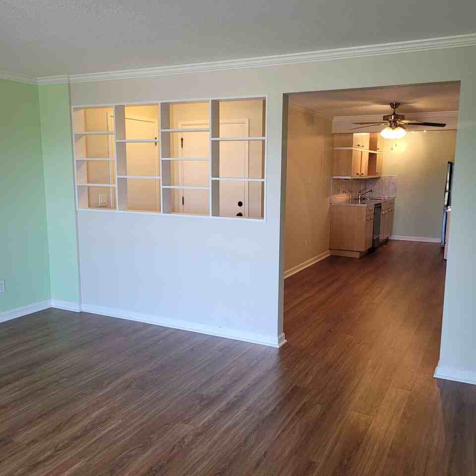8747 Phinney Ave N - Photo 7 of 19