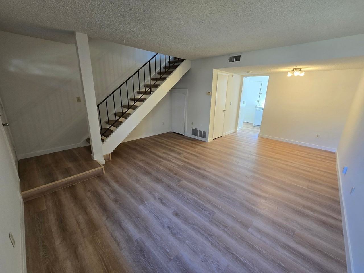 910 Amistad Ct #B - Photo 3 of 18