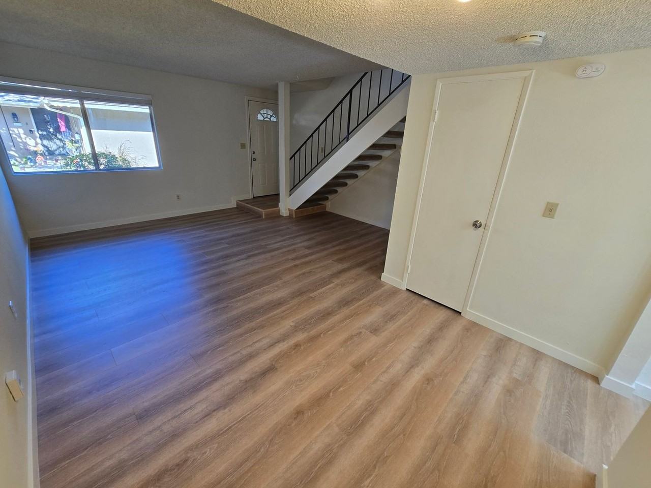 910 Amistad Ct #B - Photo 4 of 18