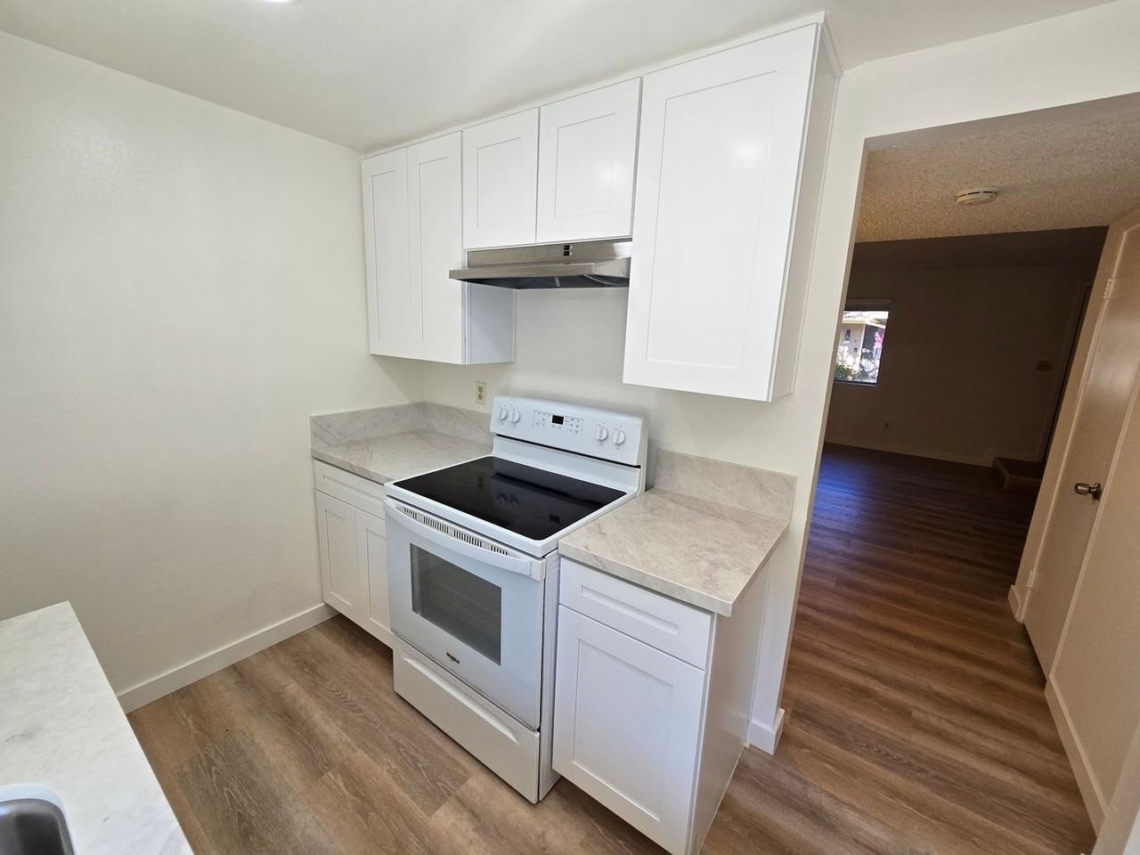 910 Amistad Ct #B - Photo 5 of 18