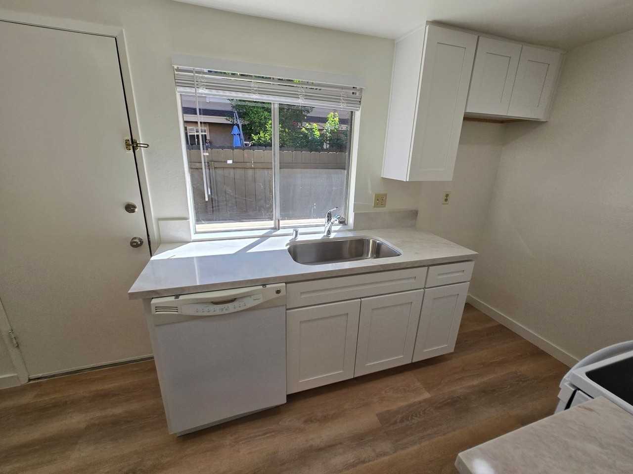 910 Amistad Ct #B - Photo 6 of 18