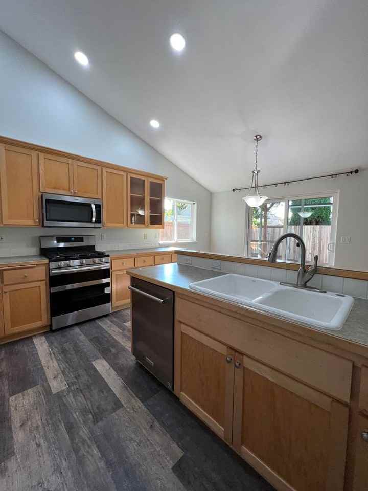5980 Kistler Ln - Photo 3 of 38