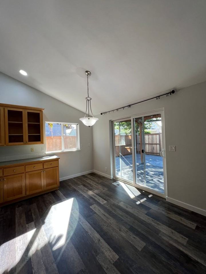 5980 Kistler Ln - Photo 7 of 38