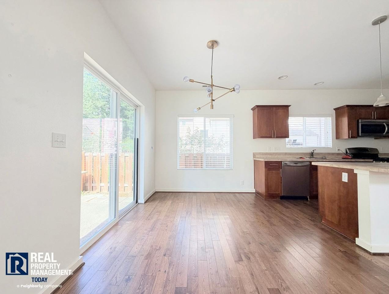 6217 Wesley Pl Se - Photo 4 of 16