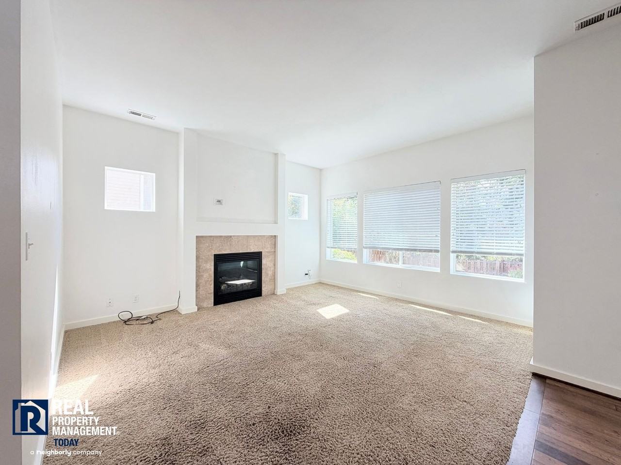 6217 Wesley Pl Se - Photo 5 of 16