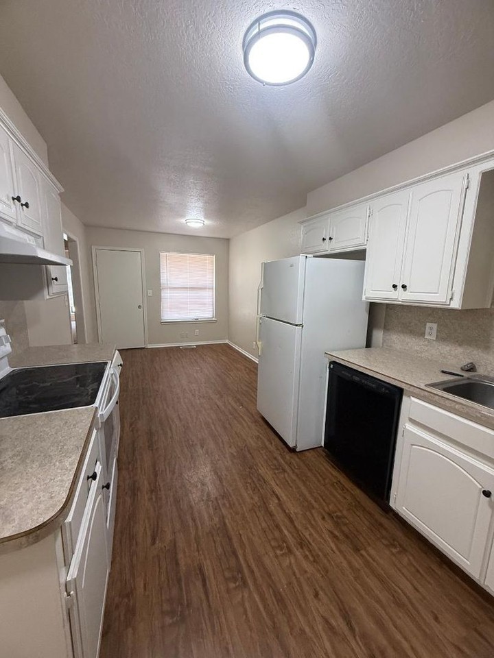221 Skylark Ct - Photo 6 of 14
