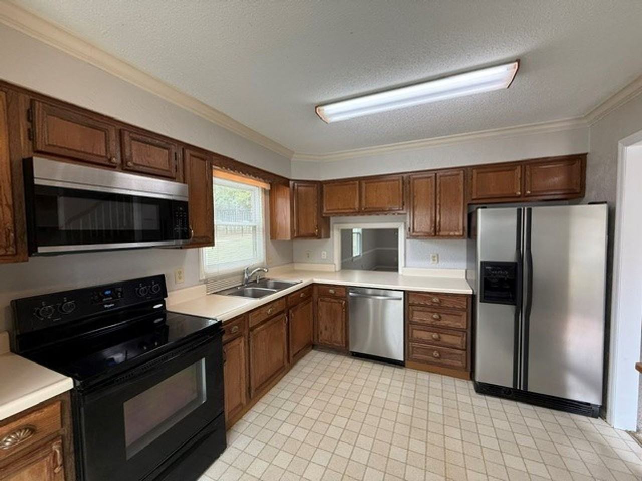 720 Landing Ln - Photo 4 of 18