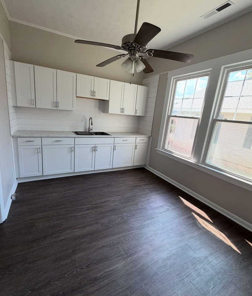 309 E 2nd St - Photo 4 of 12