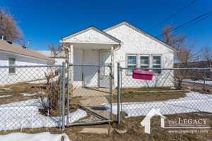 featured image of 122 E L St