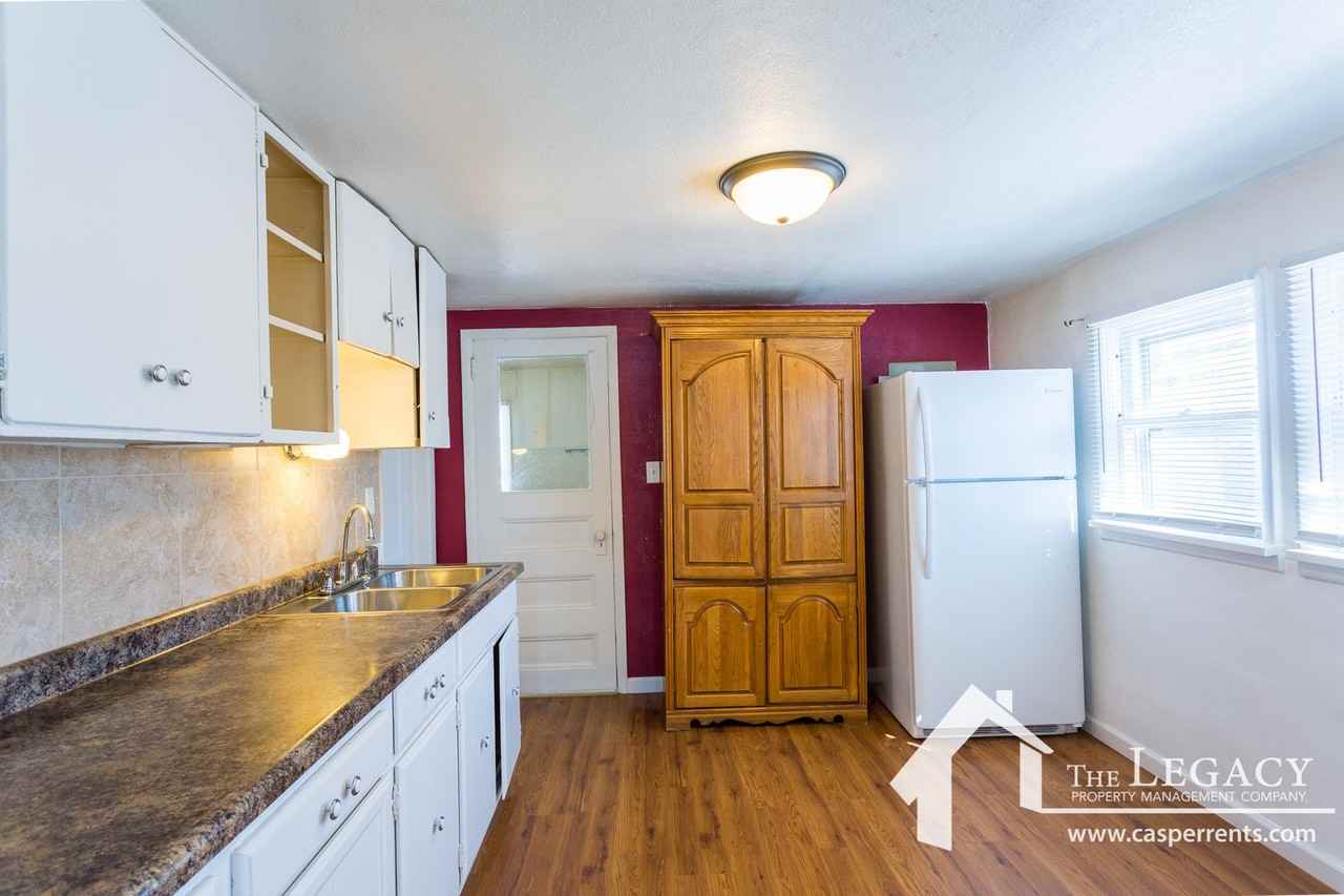 122 E L St - Photo 3 of 9