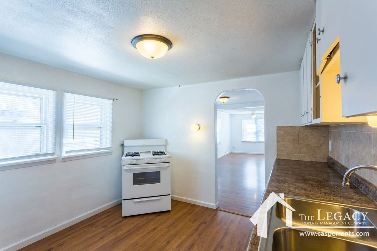 122 E L St - Photo 4 of 9