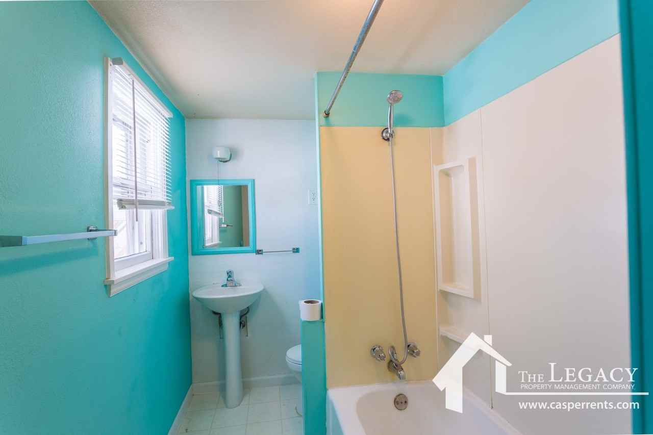 122 E L St - Photo 6 of 9
