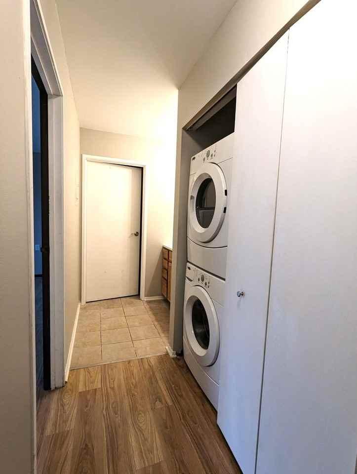 9049 N Park Plaza Ct - Photo 7 of 11