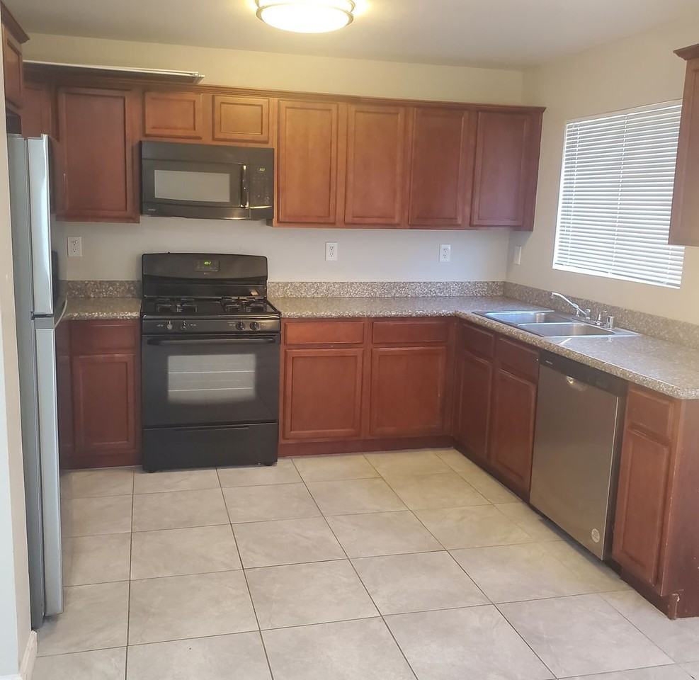 Park Imperial Townhomes - Photo 2 of 31