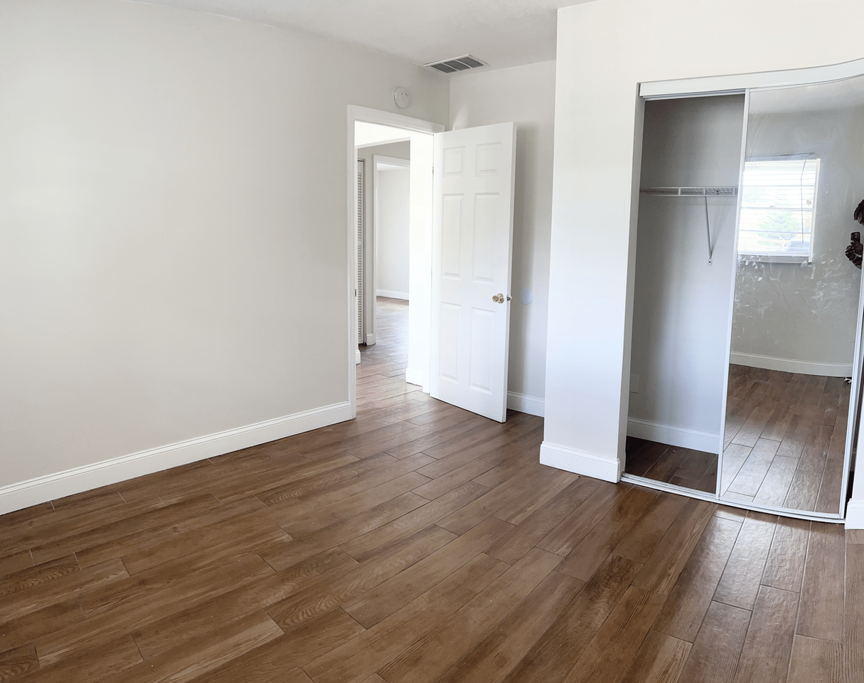 4211 Vermont Ave - Photo 4 of 11