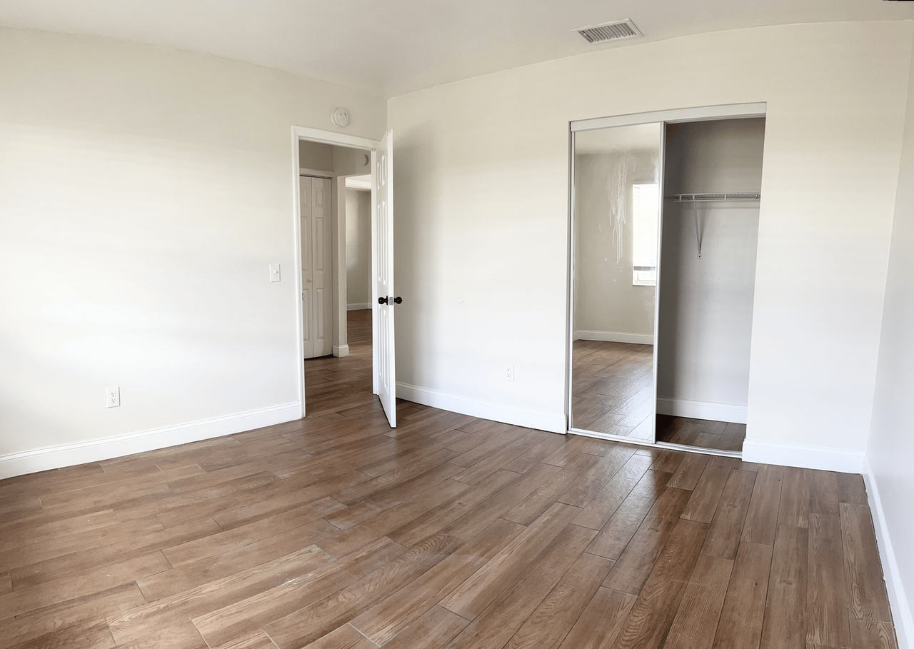 4275 Vermont Ave - Photo 3 of 11