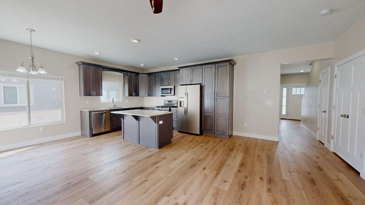 1563 W 1550 S - Photo 5 of 24